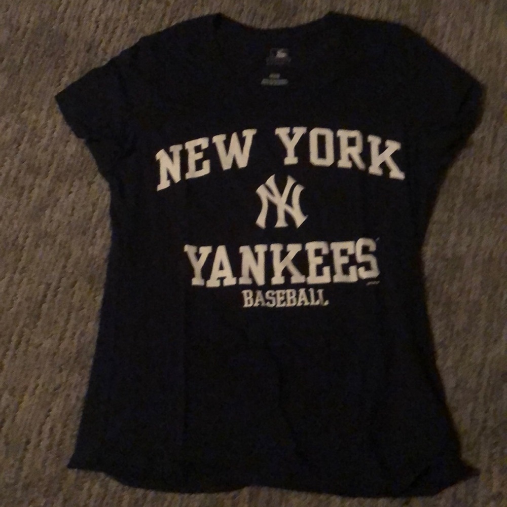 Yankees shirt